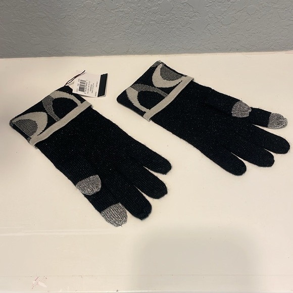 Coach hand gloves - Picture 2 of 4